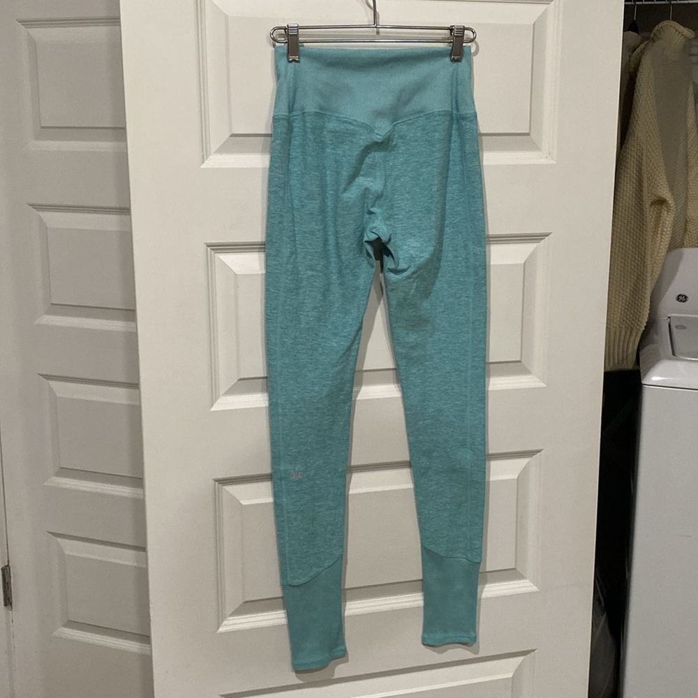 Alo Leggings - Picture 5 of 9